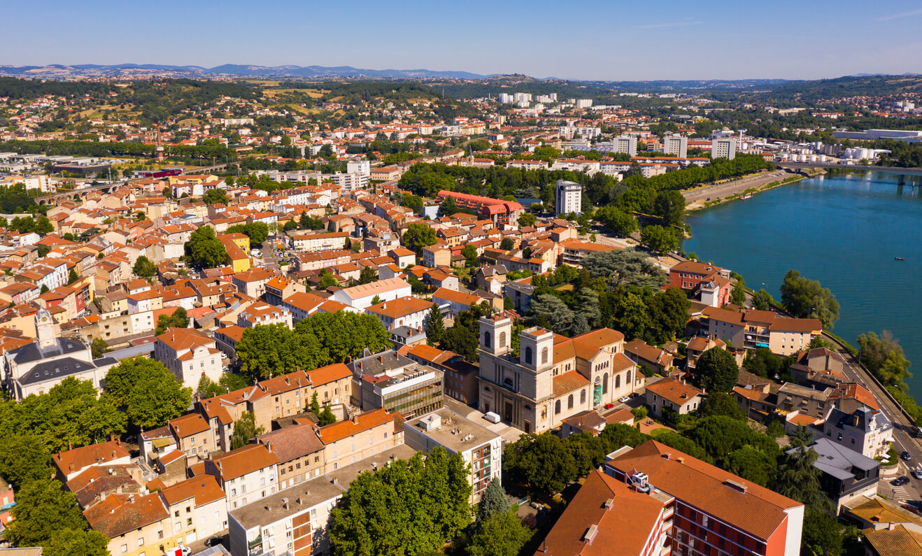 Lyonnais (okolí Lyonu): La ville de Givors, dans l'aire métropolitaine de Lyon