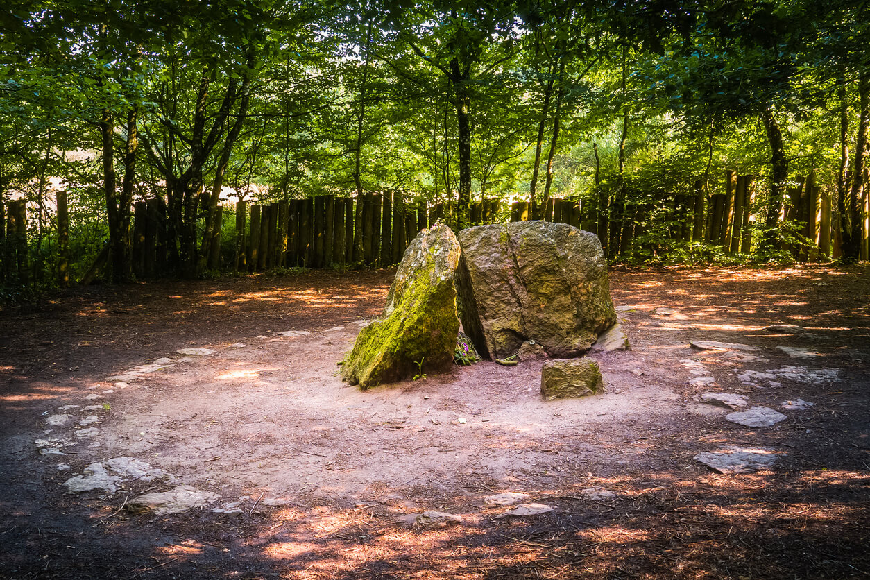 Paimpont : Tombe de Merlin dans la forêt de Brocéliande